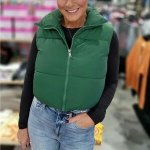 Zenana Green Puffer Vest - Cropped Zip Front Sz L